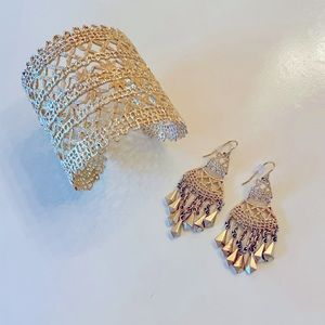 Bracelet and chandelier earrings set